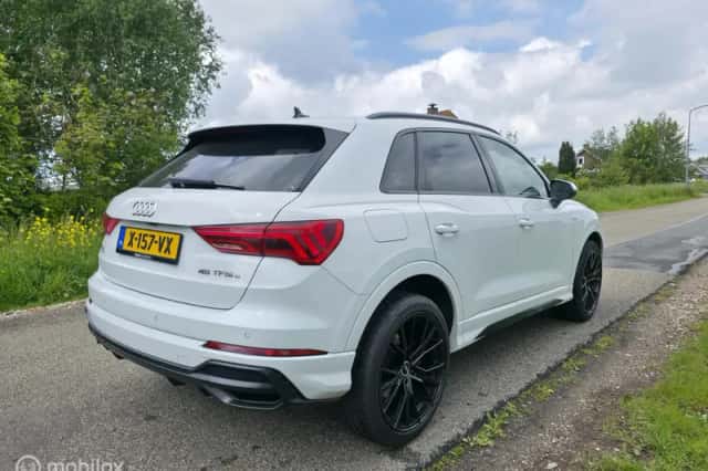 Audi Q3 (2021) thumbnail 4
