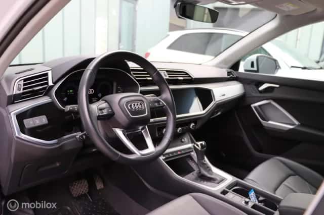 Audi Q3 (2021) thumbnail 5