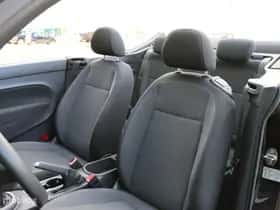 Volkswagen Beetle (2015) thumbnail 7