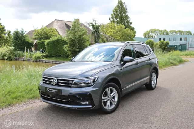 Volkswagen Tiguan (2019) thumbnail 1