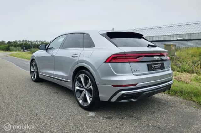 Audi Q8 (2021) thumbnail 2