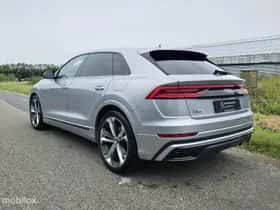 Audi Q8 (2021) thumbnail 2
