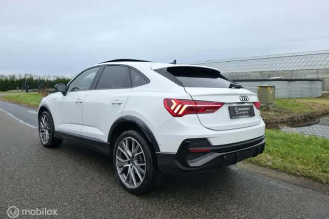 Audi Q3 (2023) thumbnail 2