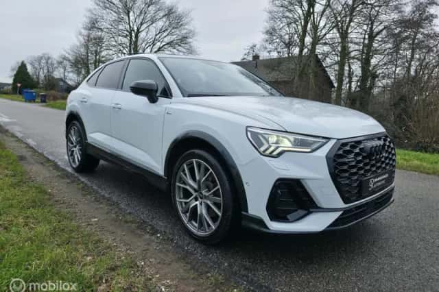 Audi Q3 (2023) thumbnail 3