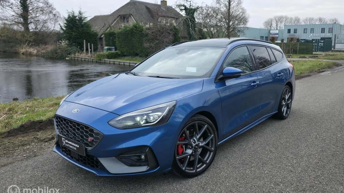 Ford Focus (2021) — foto 1