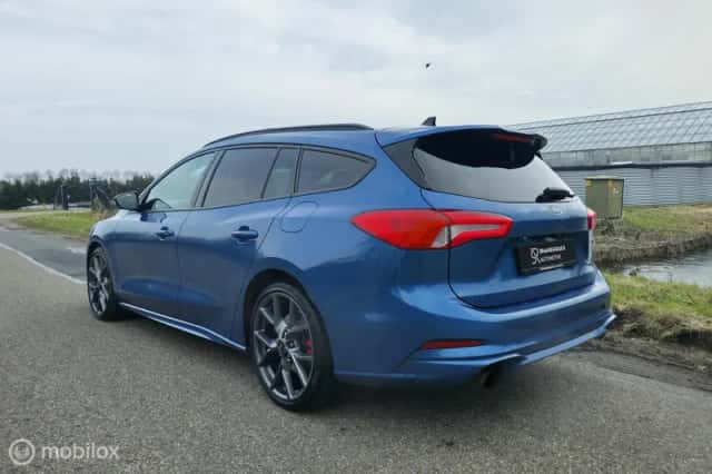 Ford Focus (2021) thumbnail 3