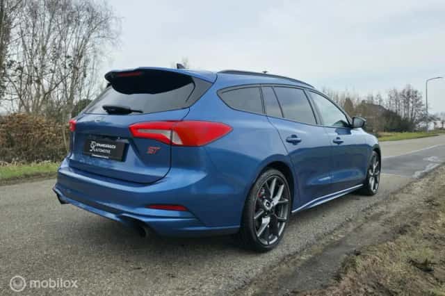 Ford Focus (2021) thumbnail 5