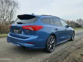 Ford Focus (2021) thumbnail 5