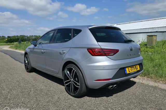 SEAT Leon (2018) thumbnail 2