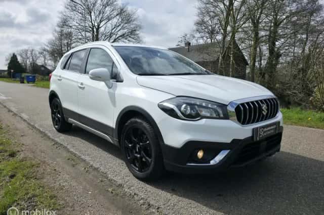 Suzuki S-Cross (2019) thumbnail 3