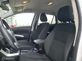 Suzuki S-Cross (2019) thumbnail 7