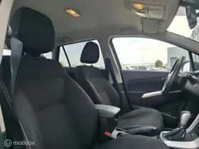 Suzuki S-Cross (2019) thumbnail 8