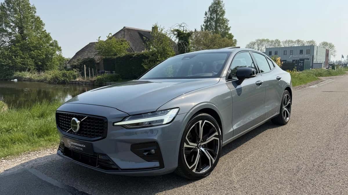 Volvo S60 (2023) — foto 1