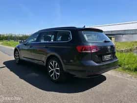 Volkswagen Passat (2023) thumbnail 2