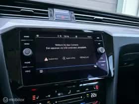 Volkswagen Passat (2023) thumbnail 24