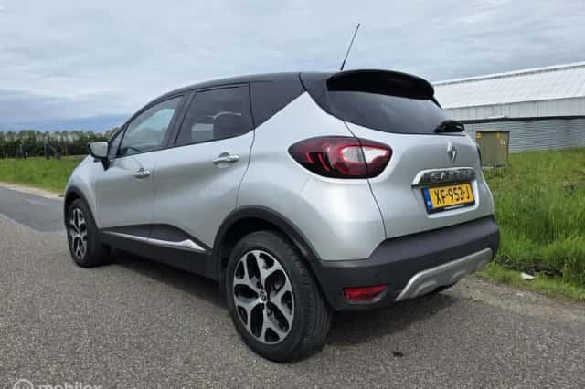 Renault Captur (2018) thumbnail 2