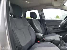 Renault Captur (2018) thumbnail 8