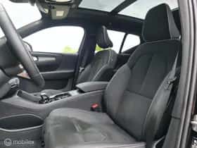 Volvo XC40 (2025) thumbnail 8
