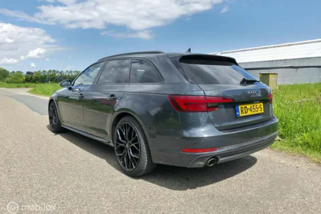 Audi A4 (2017) thumbnail 2