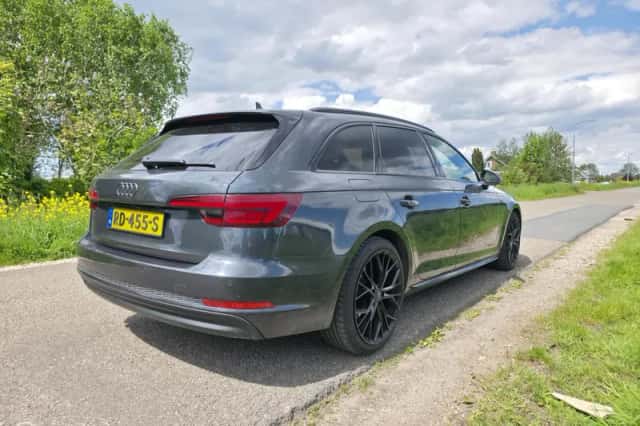 Audi A4 (2017) thumbnail 4