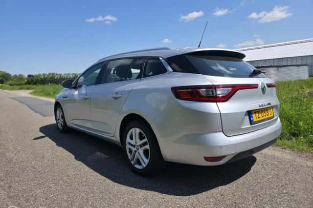 Renault Mégane (2017) thumbnail 2