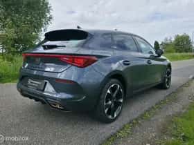 CUPRA Leon (2022) thumbnail 4