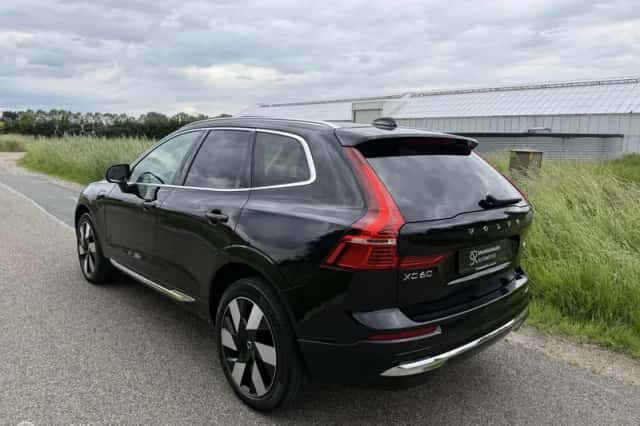 Volvo XC60 (2024) thumbnail 2