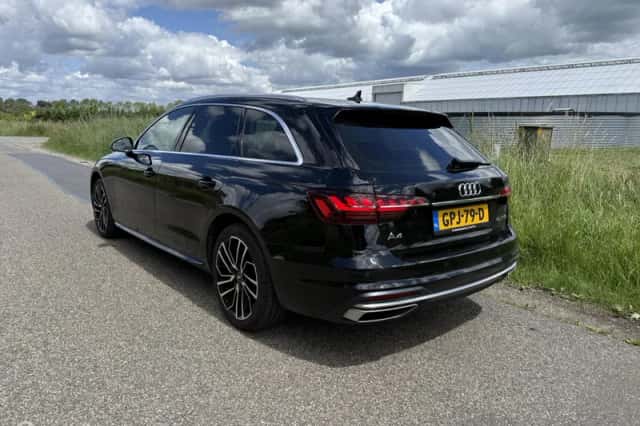 Audi A4 (2019) thumbnail 2