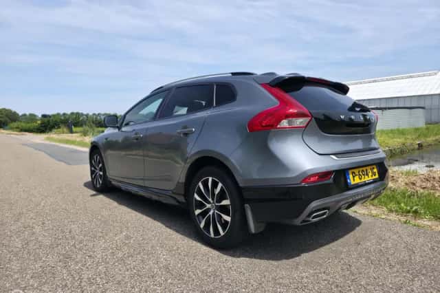 Volvo V40 (2019) thumbnail 2