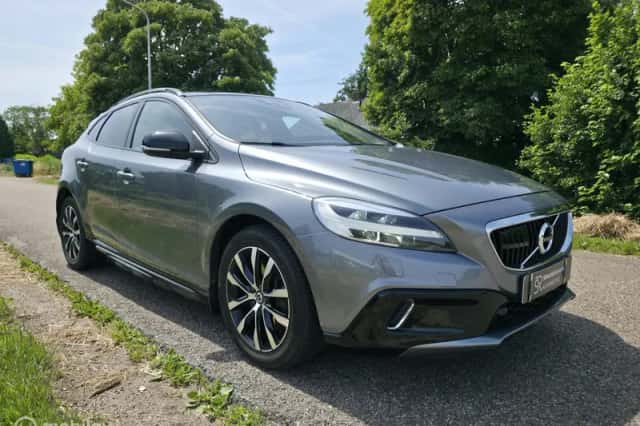 Volvo V40 (2019) thumbnail 3