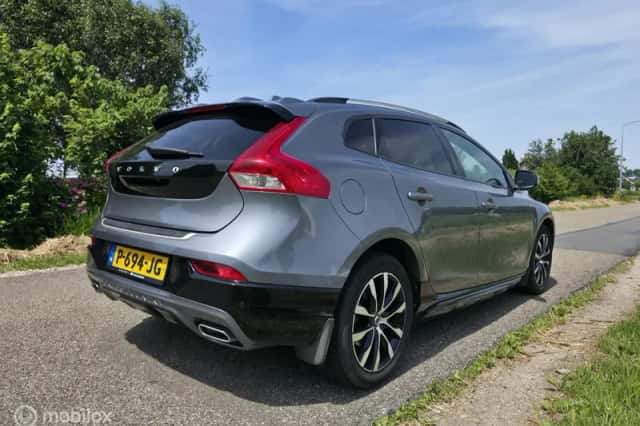 Volvo V40 (2019) thumbnail 4