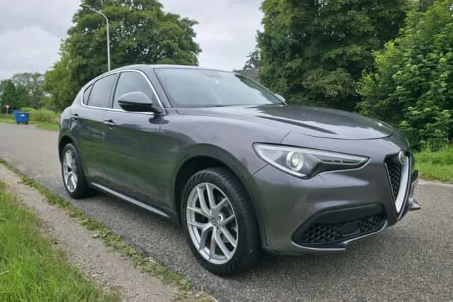 Alfa Romeo Stelvio (2017) thumbnail 3