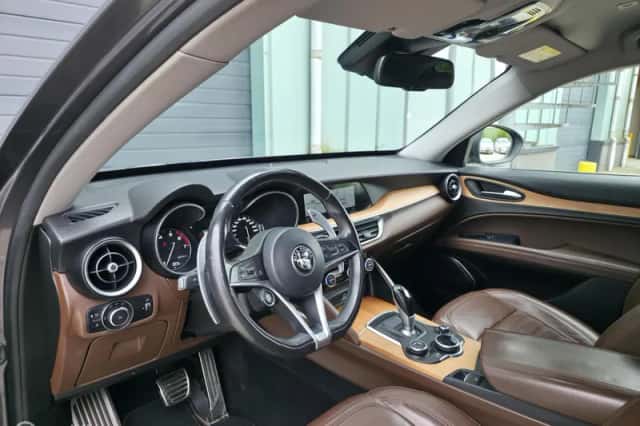 Alfa Romeo Stelvio (2017) thumbnail 6