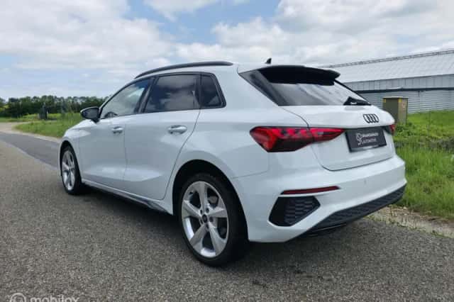 Audi A3 (2024) thumbnail 2