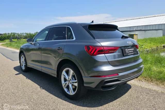Audi Q3 (2023) thumbnail 3