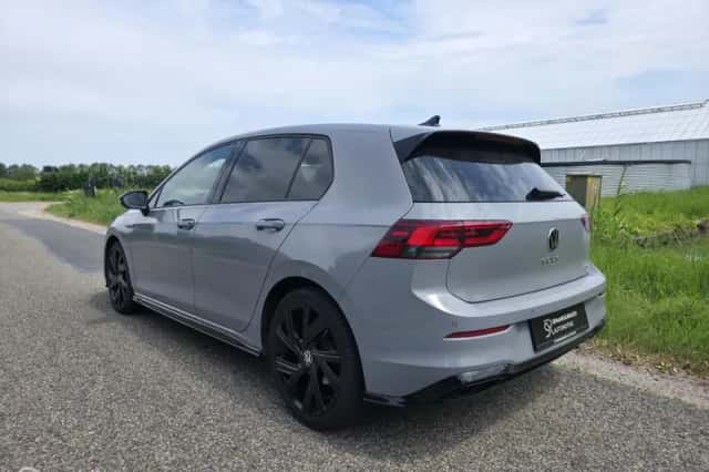Volkswagen Golf (2023) thumbnail 2