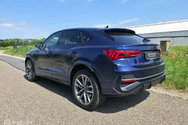 Audi Q3 (2021) thumbnail 2