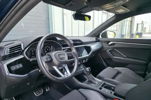 Audi Q3 (2021) thumbnail 6