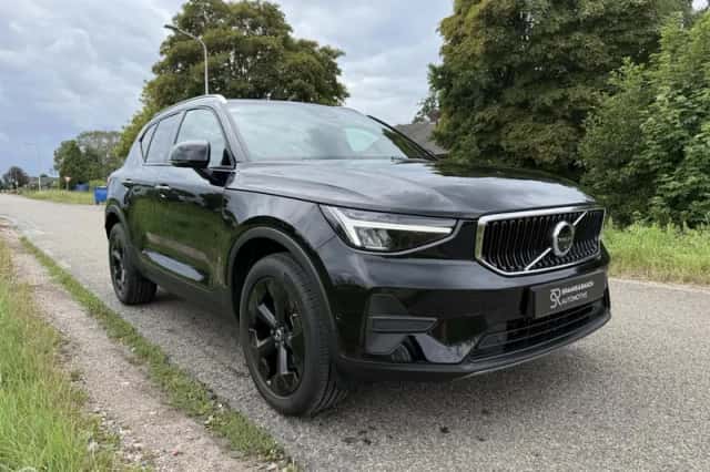 Volvo XC40 (2024) thumbnail 3