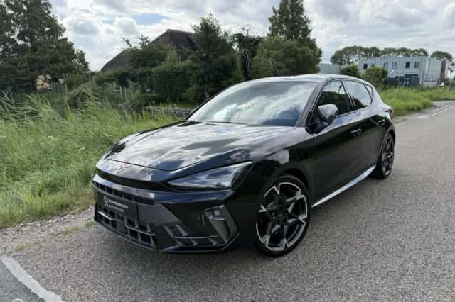 CUPRA Leon (2024) thumbnail 1