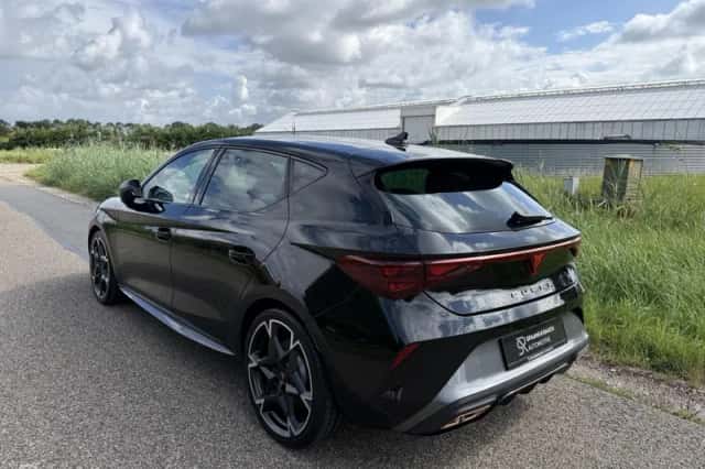 CUPRA Leon (2024) thumbnail 2