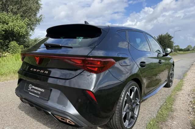 CUPRA Leon (2024) thumbnail 4