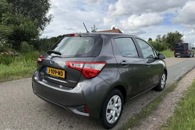 Toyota Yaris (2020) thumbnail 4