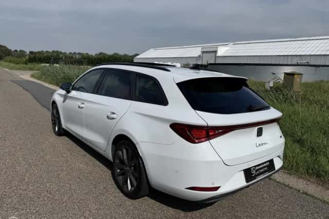 SEAT Leon (2022) thumbnail 3
