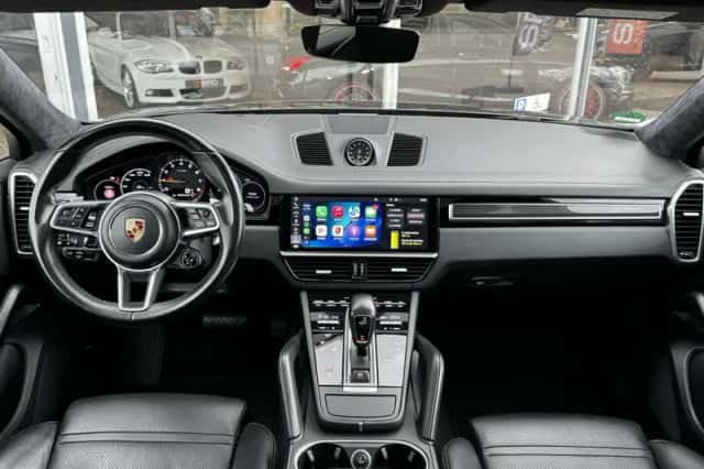 Porsche Cayenne (2020) thumbnail 2