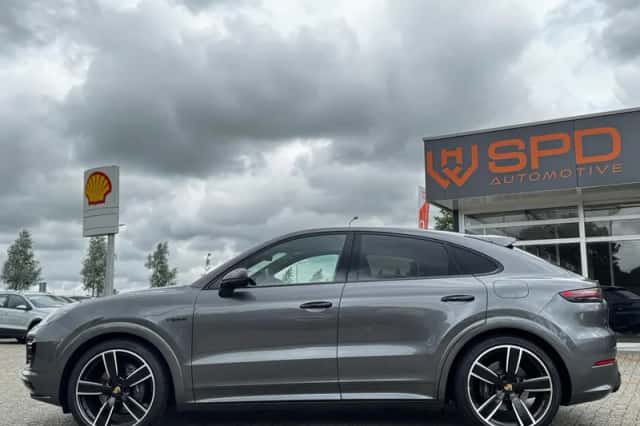 Porsche Cayenne (2020) thumbnail 3