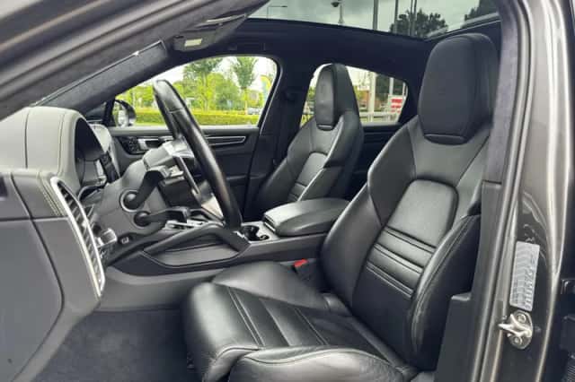 Porsche Cayenne (2020) thumbnail 4