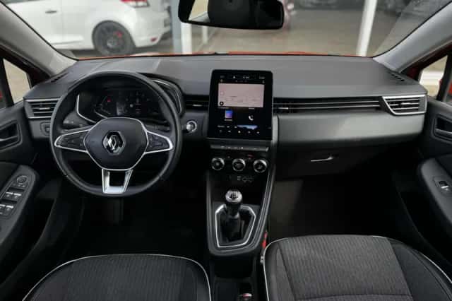 Renault Clio (2021) thumbnail 2
