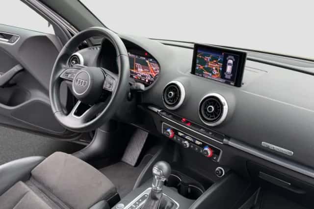 Audi A3 (2016) thumbnail 2