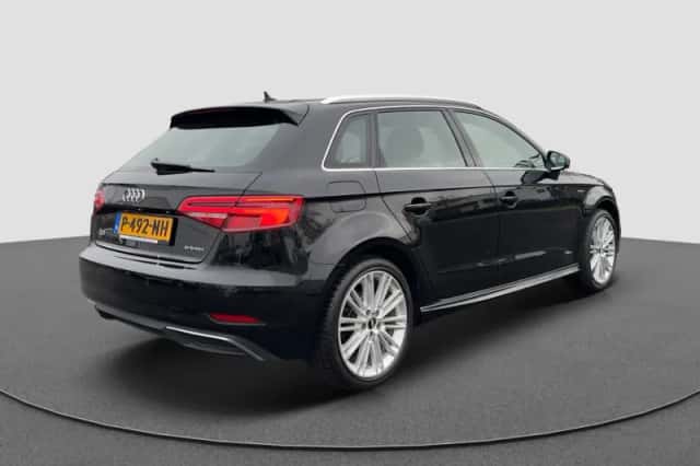 Audi A3 (2016) thumbnail 5